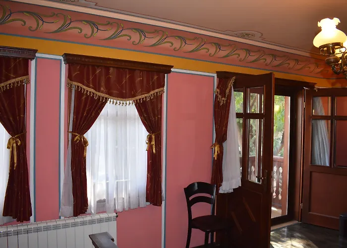 Family At Renaissance Square Hotel 3*