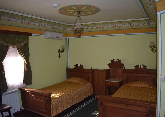 Family At Renaissance Square Hotel 3*