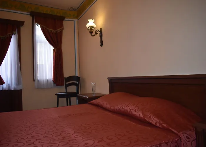 Family At Renaissance Square 3*