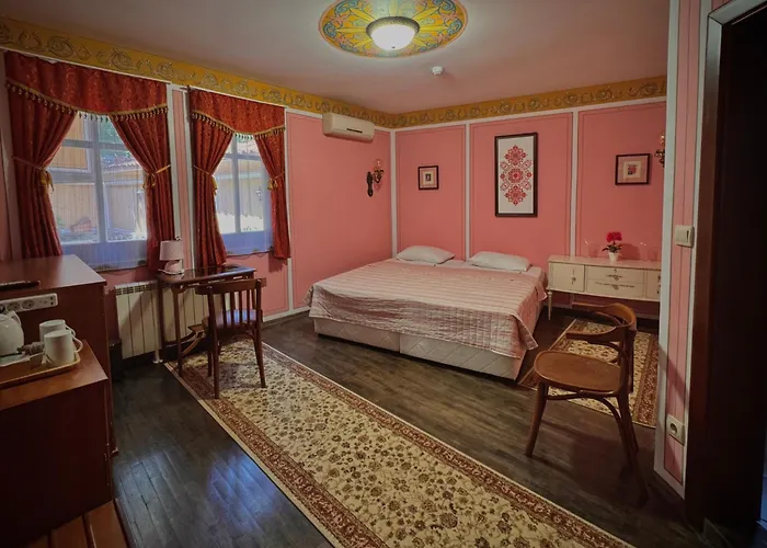 Family At Renaissance Square 3*