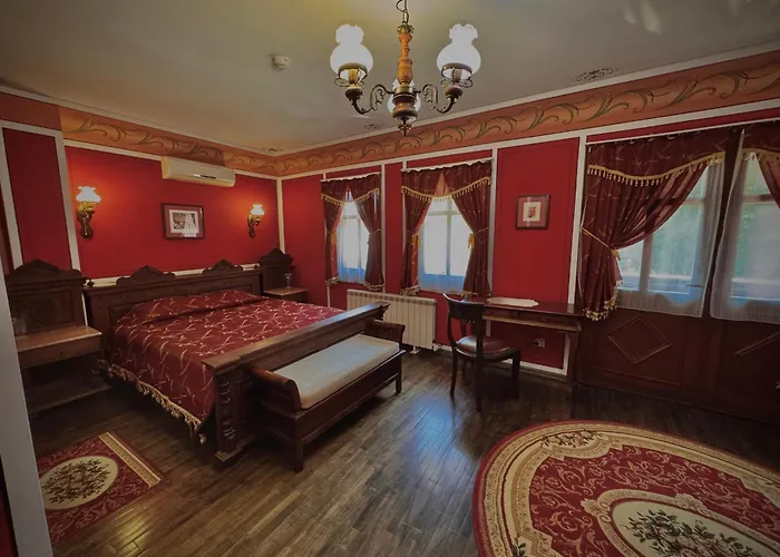 Family At Renaissance Square 3*