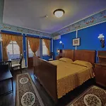 Family At Renaissance Square 3*