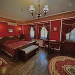 Family At Renaissance Square 3*