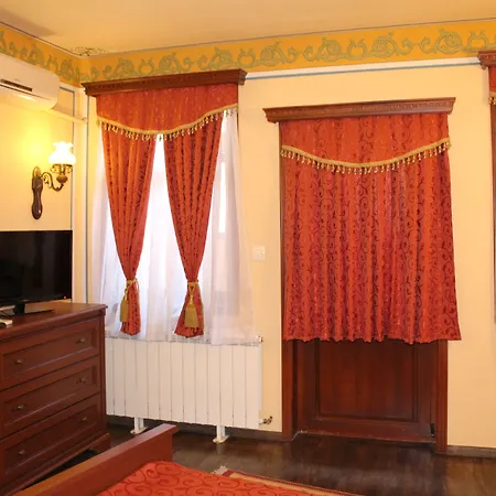 Family At Renaissance Square ホテル 3*