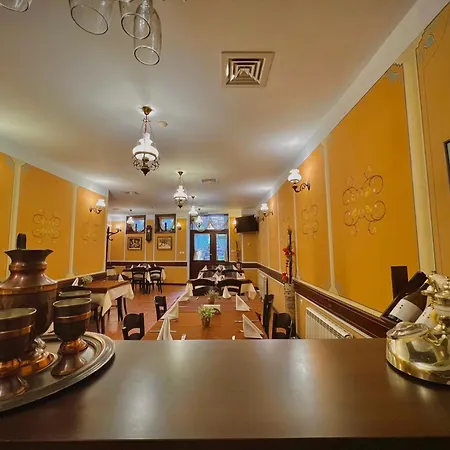 Отель Family At Renaissance Square
